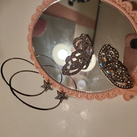 #2 PAIRS OF EARRINGS,  HOOPS AND BUTTERFLY 🦋 EARRINGS,  BEAUTIFUL RHINESTONES - Picture 6 of 10